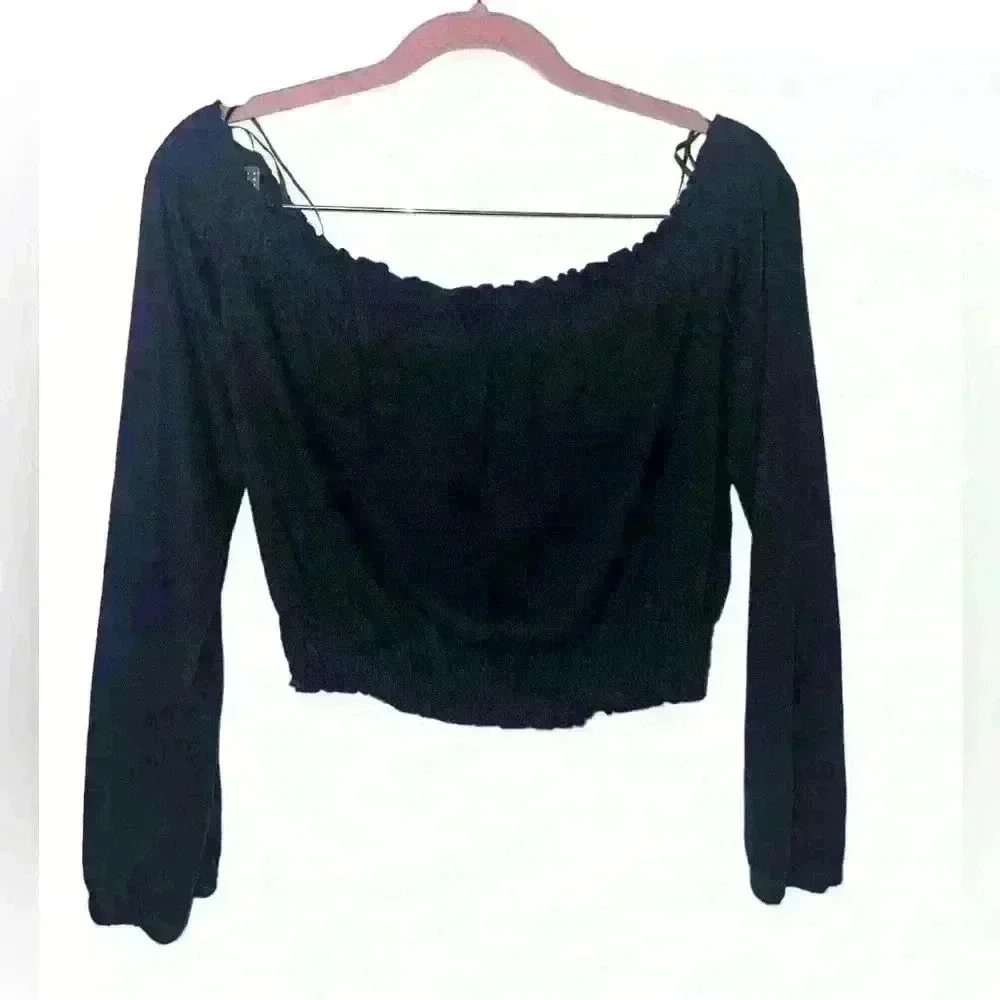 H&M Divided Black Long Sleeved Ruffled Cropped Top